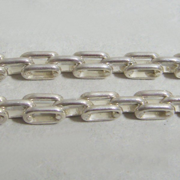 (n1097)Silver choker in Panther style.